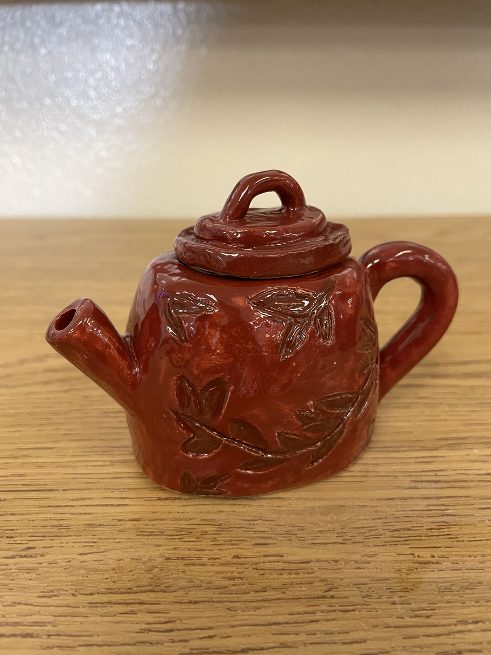 Clay tea pot with leaves