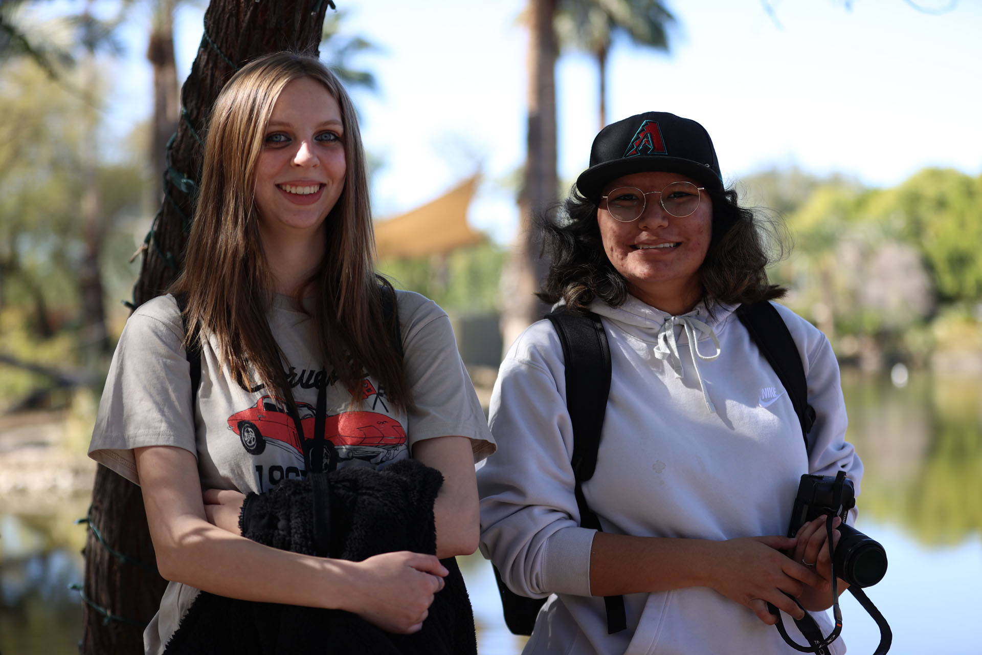 DRHS Students at the zoo taking pictures